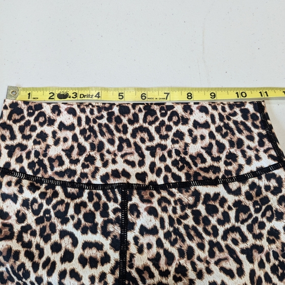 Zyia active wear, Scrunch bottom, Leopard print leggings Size 4 - Picture 3 of 7